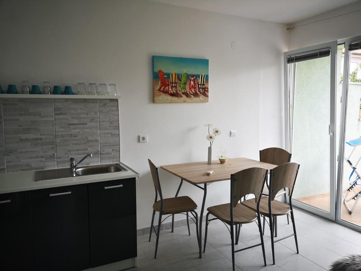 Chillout Apartments With Pool Patricia Fažana Exterior foto